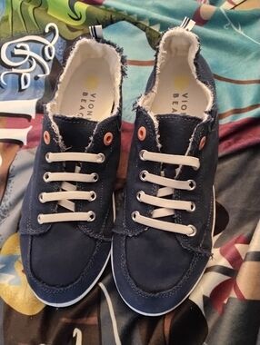 Vionic Beach slip on canvas Pismo Sneakers shoes Women’s size 10 WIDE